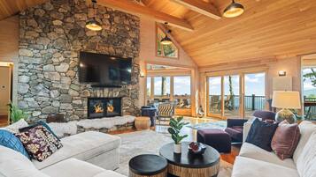 TV connectée, cheminée, jeux vidéo, écrans d'ordinateur