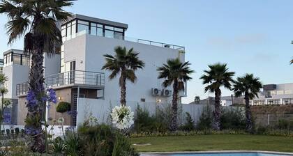 House with pool and ocean view 5 min from baja Fest