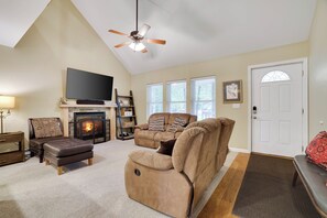 Smart TV, fireplace