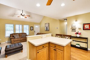 Interior - Serenity Cottage Deck, Game Room & Fire Pit near Narrowsburg Masthope (Lackawaxen)