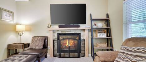 Smart TV, fireplace