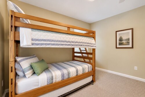 Serenity Cottage Deck, Game Room & Fire Pit near Narrowsburg Masthope
