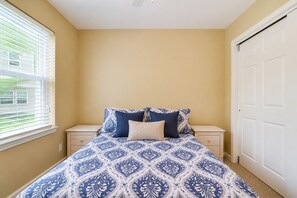 4 bedrooms, free WiFi, bed sheets - Serenity Cottage Deck, Game Room & Fire Pit near Narrowsburg Masthope (Lackawaxen)