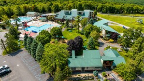 A resort with a swimming pool, multiple buildings, and a parking lot. - Serenity Cottage Deck, Game Room & Fire Pit near Narrowsburg Masthope (Lackawaxen)