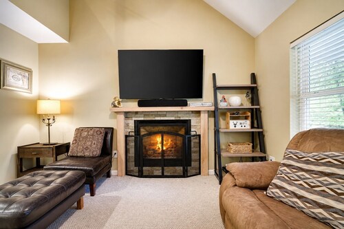 Serenity Cottage Deck, Game Room & Fire Pit near Narrowsburg Masthope