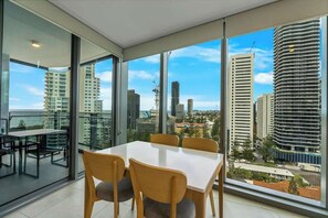 Dining - NEW Ocean view 1BR | Pool, Parking & Walk to Beach (Broadbeach)