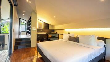 Deluxe Villa | Iron/ironing board