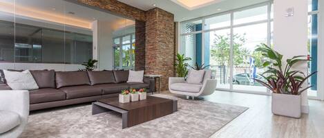 Télévision, chaîne hi-fi