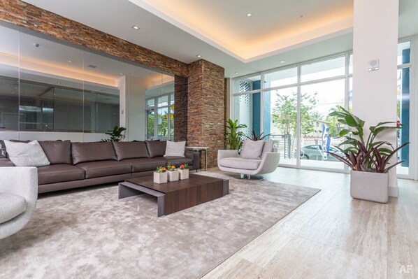 Fernseher, Stereoanlage