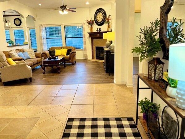 Interior - Heart of Edmond Retreat - 3bed 2bath (Edmond)