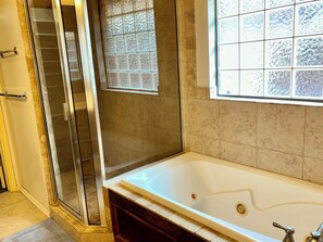 Shower, jetted bath, hair dryer, towels