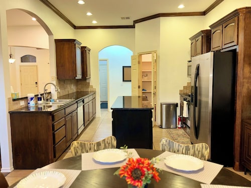 Heart of Edmond Retreat - 3bed 2bath