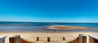 Central Ptown condo: steps to beach, walk to town, trails & entertainment