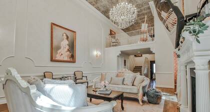 Whistledown Manor • 1 block to TTU • Hot Tub