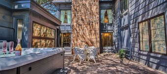 Whistledown Manor • 1 block to TTU • Hot Tub