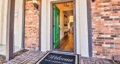 Whistledown Manor • 1 block to TTU • Hot Tub