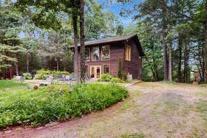 Exterior - Dog-friendly mountain home with private hot-tub, fire-pit and pool table (Little Switzerland)