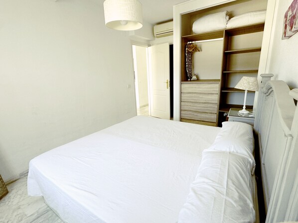 2 chambres, fer et planche à repasser, lit parapluie, Wi-Fi gratuit