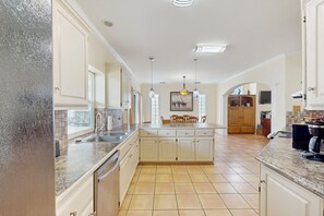 Fridge, microwave, oven, stovetop - Beautiful home with free wifi, full kitchen, & private yard - steps to the beach (Corpus Christi)