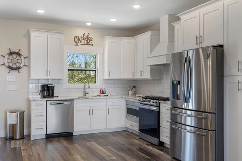 Shenandoah Retreat -lake view ,hot tub ,gas fire place ,ping pong, gas fire pit