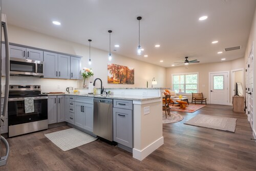 2 Bedroom Condo in Downtown Brevard