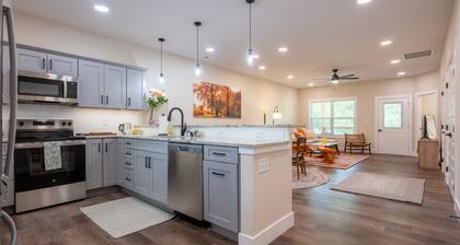 2 Bedroom Condo in Downtown Brevard