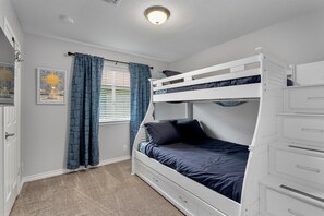 3 bedrooms, iron/ironing board, Internet, bed sheets