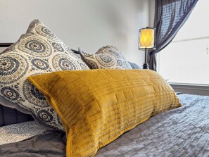 3 bedrooms, iron/ironing board, internet, bed sheets