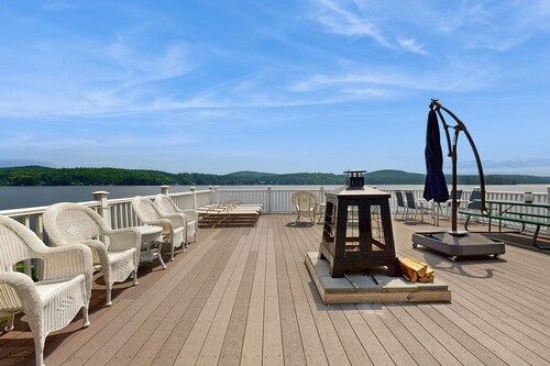 Lakeside paradise w/ lakefront deck, enclosed porch, 2 docks & large lawn