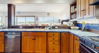 Delightful Riverfront House with Deck, Gas Grill, Washer & Dryer