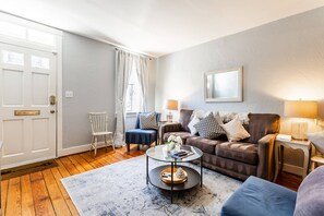 Unclassified image, 2 of 46, button - Historic Annapolis Retreat – Steps from the Statehouse & City Dock with Parking and Private Patio (Annapolis)