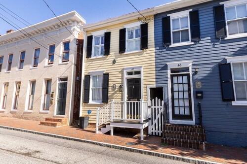 Historic Annapolis Retreat – Steps from the Statehouse & City Dock with Parking and Private Patio