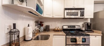 Historic Annapolis Retreat – Steps from the Statehouse & City Dock with Parking and Private Patio