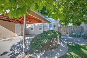 Terrace/patio - Welcome to "Casa Sol", your personal Southwest sanctuary (Albuquerque)