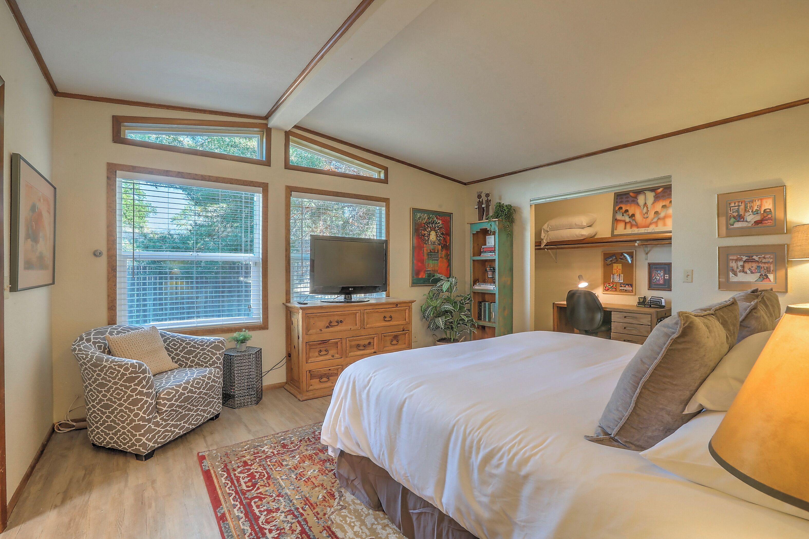 2 bedrooms, desk, iron/ironing board, free WiFi