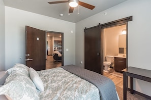 2 bedrooms, desk, iron/ironing board, WiFi