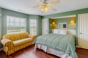 2 bedrooms, iron/ironing board, Internet, bed sheets - Bright and spacious condo w/ patio, jetted tub & community pool - pet friendly (Kimberling City)