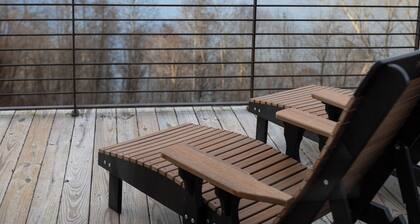 Cliffhanger Retreat , Best View on Center Hill Lake ,covered hot tub , fireplace
