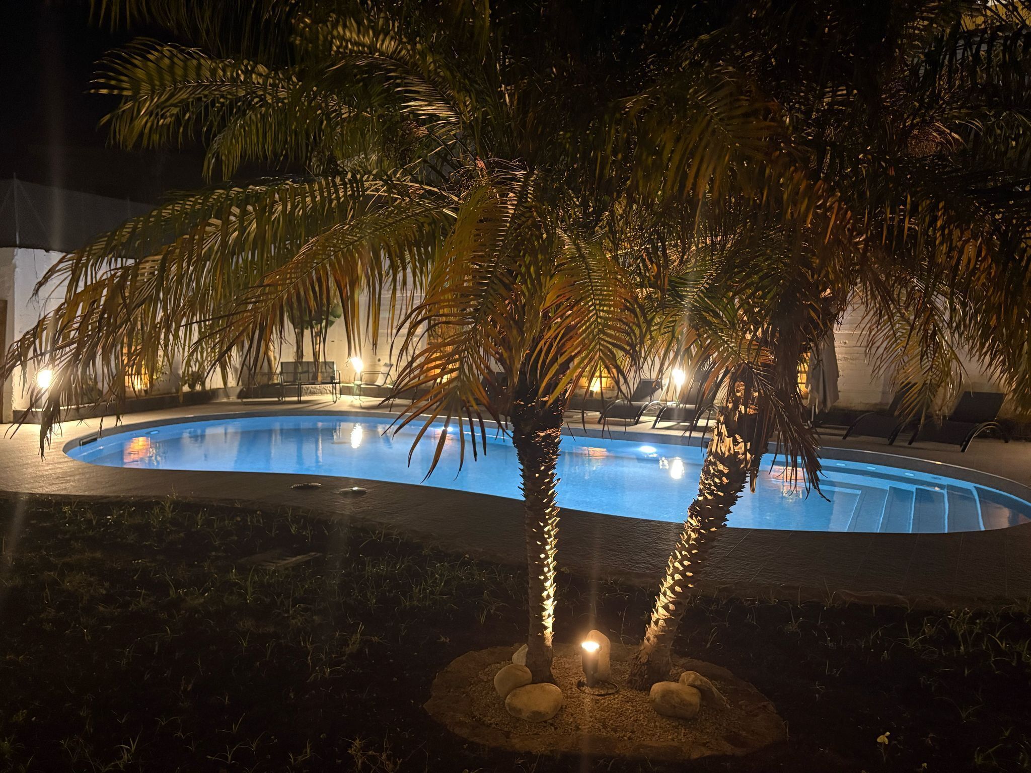 8 outdoor pools