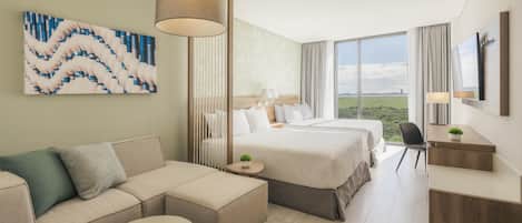 Habitación, 2 camas Queen size | Tabla de planchar con plancha, wifi gratis y ropa de cama