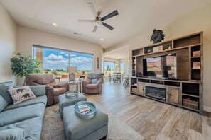 TV, peis og kontorer