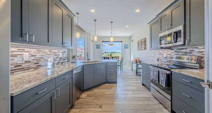 360° red‑rock views + RV hookups in Kanab