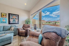 TV, fireplace, offices