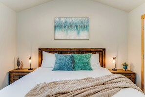 3 室のベッドルーム、WiFi (無料)、ベッドシーツ