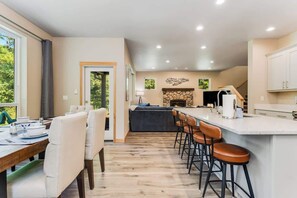 Unclassified image, 5 of 57, button