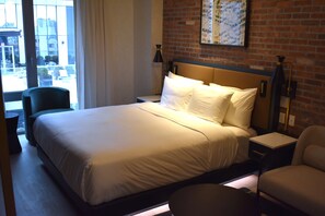 In-room safe, desk, laptop workspace, blackout curtains - The Livingston, part of JdV by Hyatt (Brooklyn)