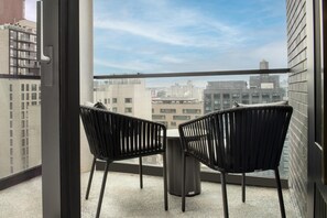 Premium bedding, in-room safe, desk, laptop workspace