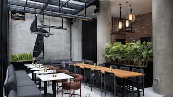 Café da manhã, almoço e jantar