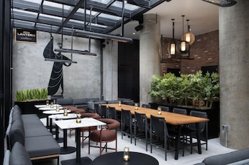 Breakfast, lunch and dinner served at The Livingston, part of JdV by Hyatt