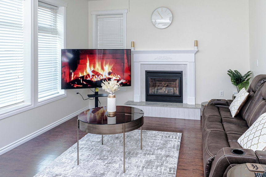 Northern Solace, 2 Bedrooms, 2 Bathrooms, Kitchen, Living Room, 5 Min To Airport - Yellowknife